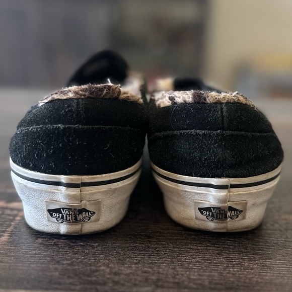 Vans - Platform Black Suede Slip-On Shoes with Fur Lining - Picture 3 of 5